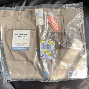 Signature Khaki Dockers